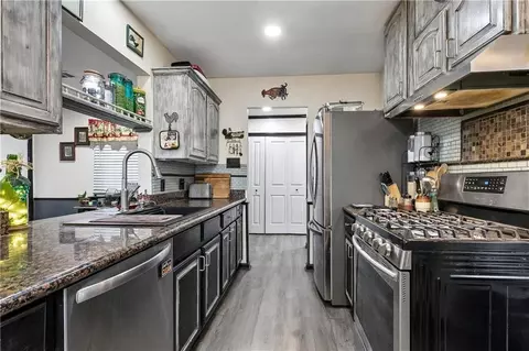 Kitchen - 8 Colgate Pl, Kenner, LA 70065 photo 2 of 2