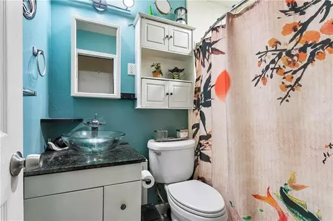 Bath - 8 Colgate Pl, Kenner, LA 70065 photo 2 of 2