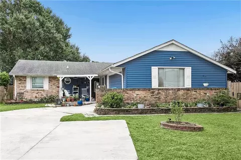 8 Colgate Pl, Kenner, LA 70065