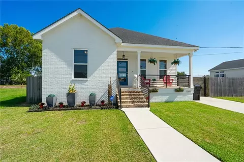 2009 Center St, Arabi, LA 70032
