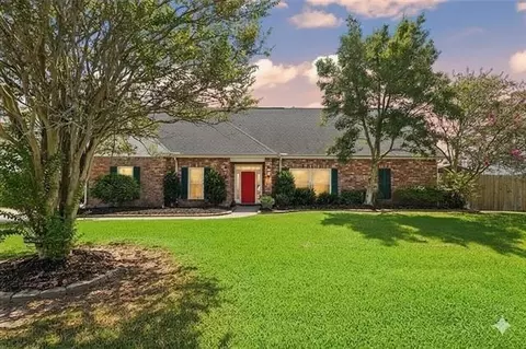 101 Field St, Belle Chasse, LA 70037