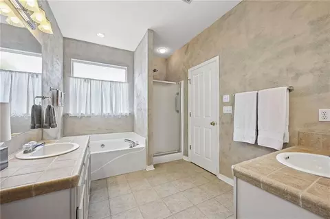 Bath - 70015 7th St, Covington, LA 70433 photo 2 of 3