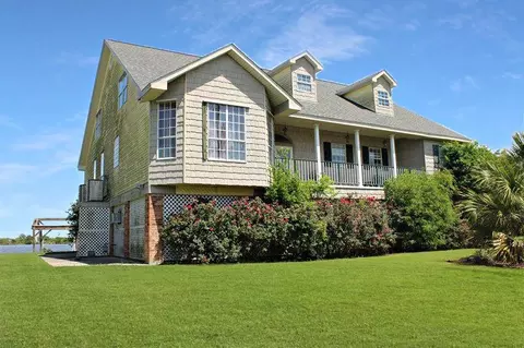 4561 Veronese St, New Orleans, LA 70129