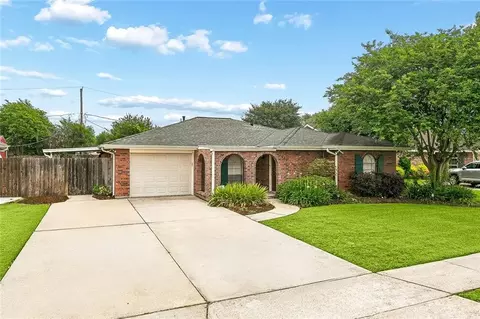 2649 Vulcan St, Harvey, LA 70058