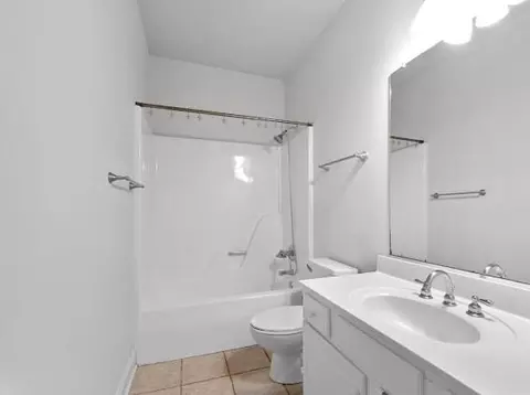 Bath - 2400 Cours Carson St, Mandeville, LA 70448 photo 1 of 4