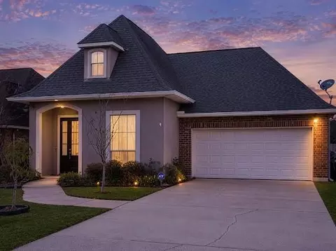 Exterior - 2400 Cours Carson St, Mandeville, LA 70448 photo 2 of 5