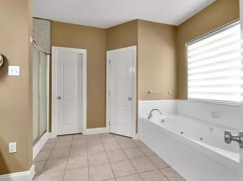 Bath - 2400 Cours Carson St, Mandeville, LA 70448 photo 2 of 4