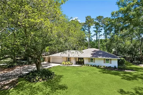 345 Jasmine Dr, Mandeville, LA 70471