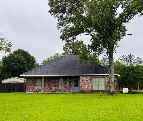 19251 Plantation Trce, Livingston, LA 70754