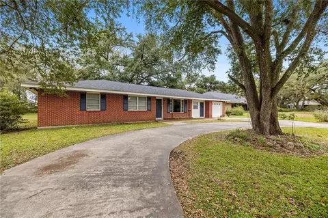 445 S 5th St, Ponchatoula, LA 70454