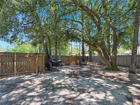 Exterior - 2501 Jay St, Slidell, LA 70460 photo 7 of 9