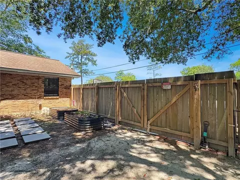 Exterior - 2501 Jay St, Slidell, LA 70460 photo 5 of 9