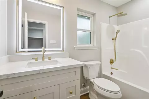 Bath - 2170 Second St, Mandeville, LA 70471 photo 3 of 3