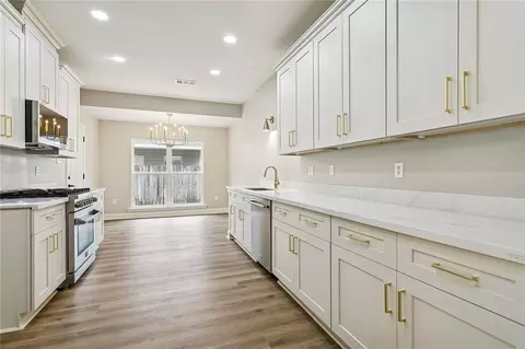 Entry Way - 2170 Second St, Mandeville, LA 70471 photo 2 of 2