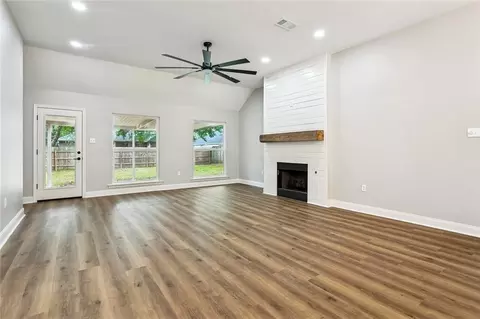 Living - 2170 Second St, Mandeville, LA 70471 photo 2 of 4