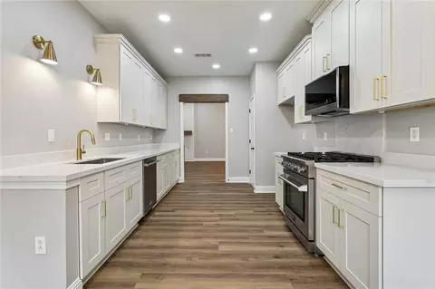 Entry Way - 2170 Second St, Mandeville, LA 70471 photo 1 of 2