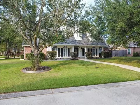 108 Lake Ridge Dr, Laplace, LA 70068