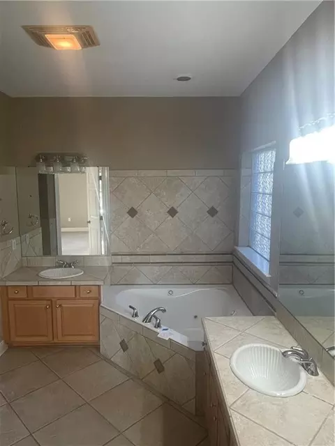 Bath - 217 Masters Point Ct, Slidell, LA 70458 photo 3 of 3