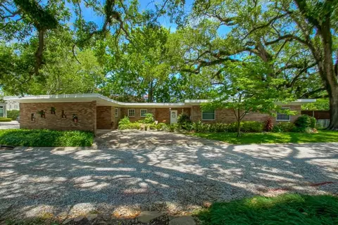 2 Shadow Ln, Metairie, LA 70005
