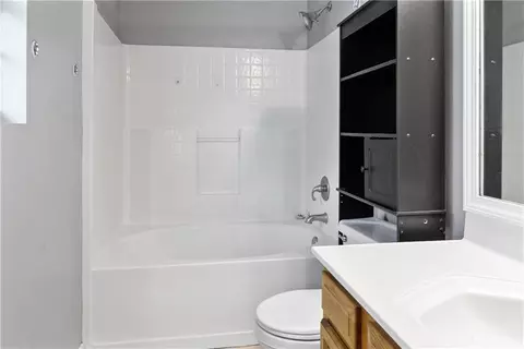Bath - 2510 Crane St, Slidell, LA 70460 photo 3 of 4