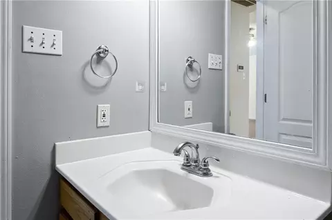 Bath - 2510 Crane St, Slidell, LA 70460 photo 2 of 4