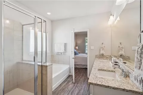 Bath - 67512 Emerald Dove Dr, Covington, LA 70433 photo 1 of 3