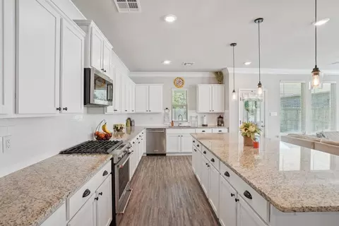 Kitchen - 67512 Emerald Dove Dr, Covington, LA 70433 photo 2 of 3