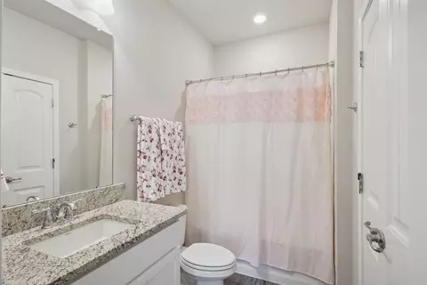 Bath - 67512 Emerald Dove Dr, Covington, LA 70433 photo 3 of 3