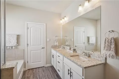 Bath - 67512 Emerald Dove Dr, Covington, LA 70433 photo 2 of 3