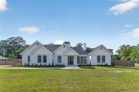 38113 Julia Dr, Pearl River, LA 70452