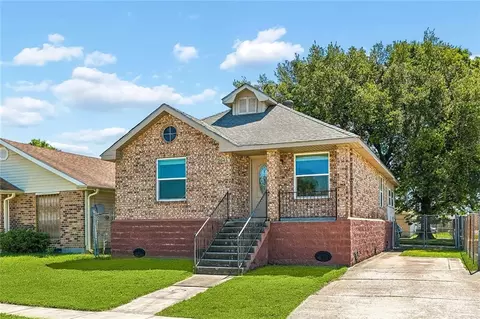 2045 Gladstone Dr, Marrero, LA 70072
