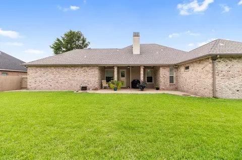Exterior - 313 Lac Cypriere Dr, Luling, LA 70070 photo 4 of 5