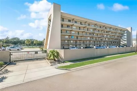 4000 Davey St #401, New Orleans, LA 70122