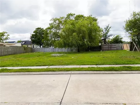 3620 Gallo Dr, Chalmette, LA 70043