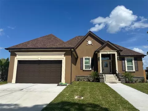 4671 Perelli Dr, New Orleans, LA 70127