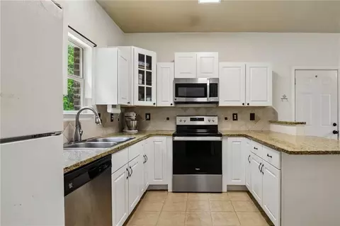Kitchen - 22397 Gemstone Pl, Robert, LA 70455 photo 2 of 2