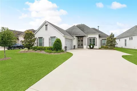 2040 Cypress Bend Ln, Madisonville, LA 70447