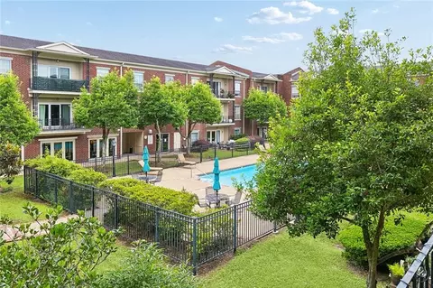 800 Rue Burgundy St #223, Metairie, LA 70005
