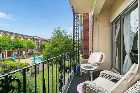 800 Rue Burgundy St #223, Metairie, LA 70005