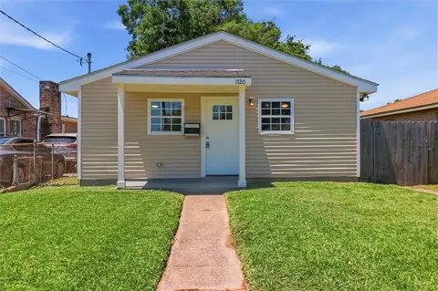 1720 Plaza Dr, Marrero, LA 70072