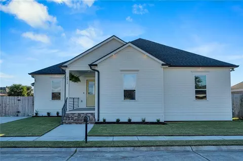 3513 Gallo Dr, Chalmette, LA 70043