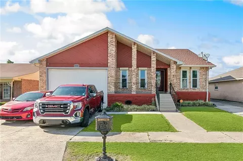 4056 Paige Janette St, Harvey, LA 70058