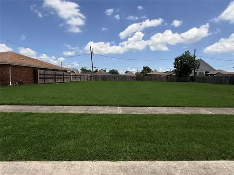 321 Llama Dr, Arabi, LA 70032