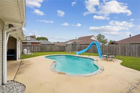 Exterior - 10 Glacier St, Kenner, LA 70065 photo 5 of 7