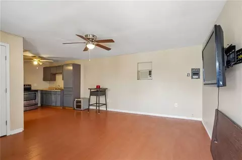 Living - 10 Glacier St, Kenner, LA 70065 photo 4 of 5