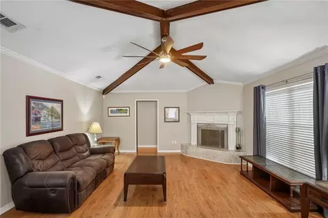Living - 10 Glacier St, Kenner, LA 70065 photo 3 of 5