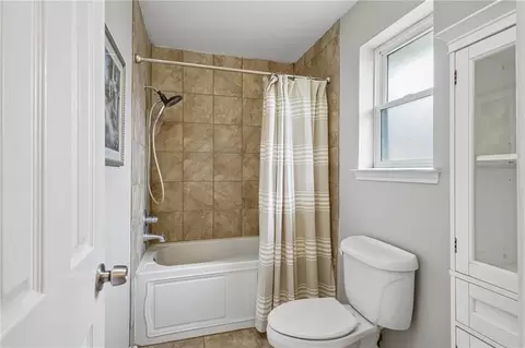 Bath - 10 Glacier St, Kenner, LA 70065 photo 2 of 4