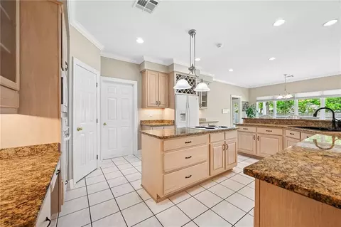 Kitchen - 1338 Woodmere Dr, Mandeville, LA 70471 photo 4 of 4