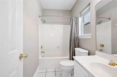Bath - 1338 Woodmere Dr, Mandeville, LA 70471 photo 3 of 5