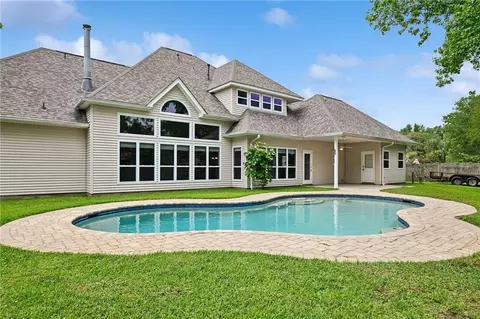 Exterior - 1338 Woodmere Dr, Mandeville, LA 70471 photo 6 of 8